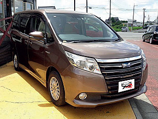 Toyota NOAH HYBRID 